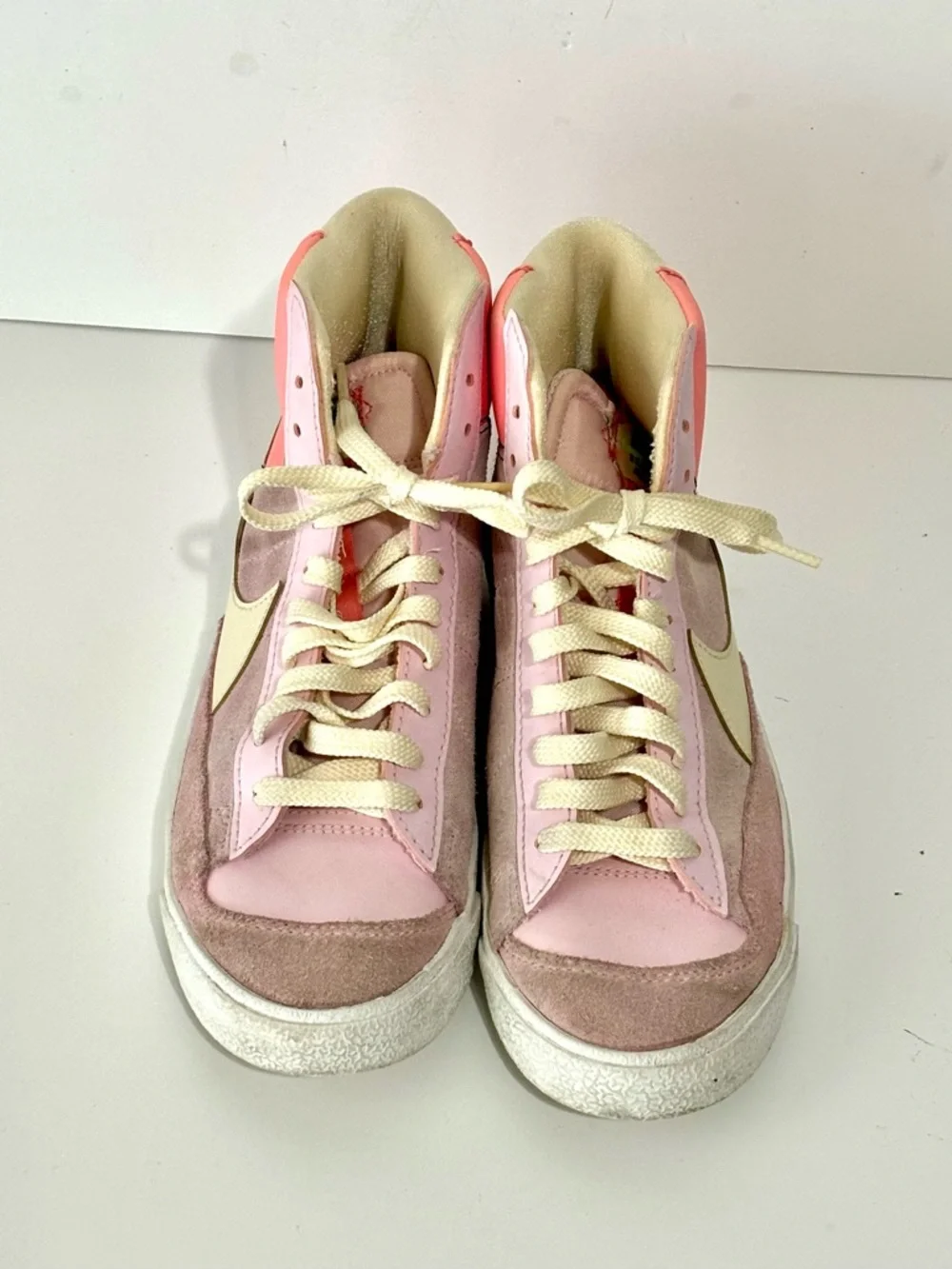 Kids Nike Blazer Mid 77 GS Trainers DQ0369 600 Pink/White Size 6Y